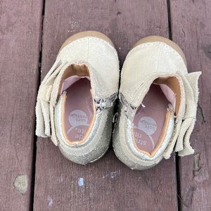 Stride rite size 4 bootie